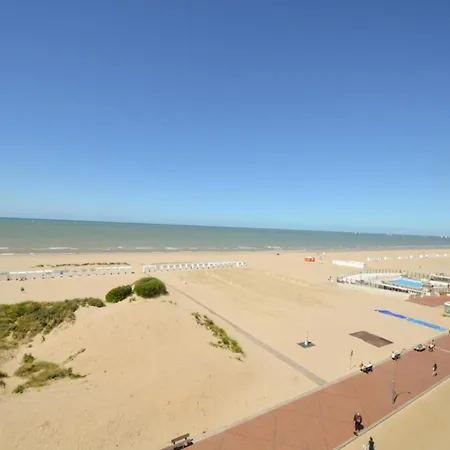Apartment Plaza I 1822 With A Private Balcony Oostduinkerke